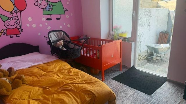 F&euml;mija 1-vje&ccedil;ar i d&euml;rgohet n&euml; burgun e Pojsk&euml;s, pas