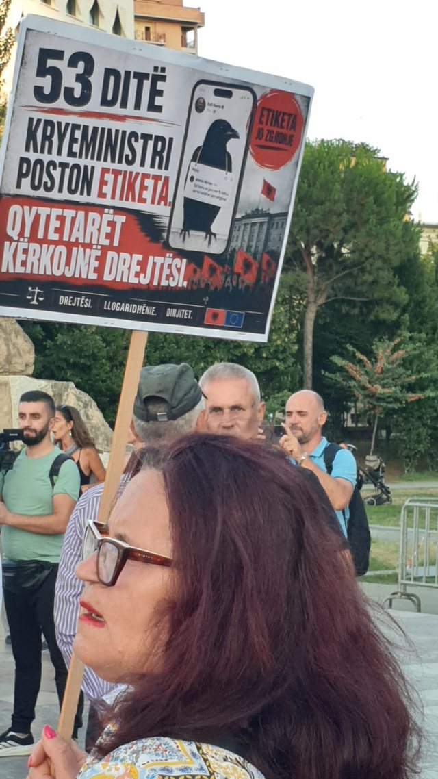 Dita e 53-t&euml; e protest&euml;s/ Qytetar&euml;t zbresin s&euml;rish n&euml;