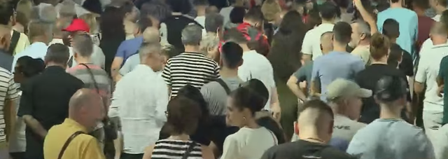 &ldquo;Nes&euml;r m&euml; shum&euml;&rdquo;/ Mbyllen fjalimet para