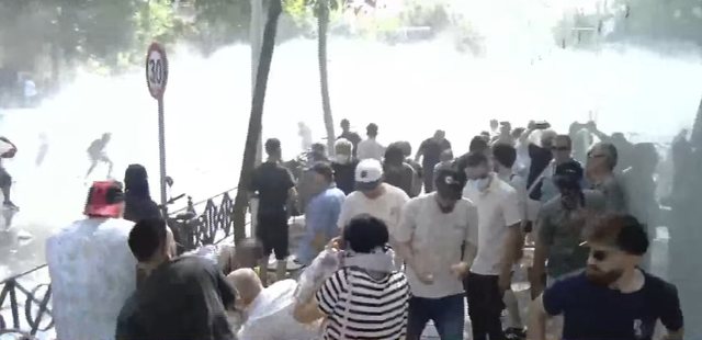 Protesta para Kuvendit/ Policia nuk kursen as mediat,&nbsp;uj&euml; me presion