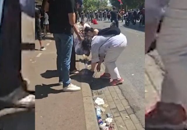 VIDEO/ Protestuesit japin shembull qytetarie, pastrojn&euml; mbeturinat para