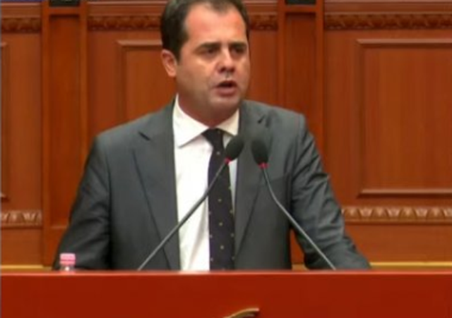 'Ata q&euml; protestojn&euml; jan&euml; populli sovran'/ Bylykbashi: