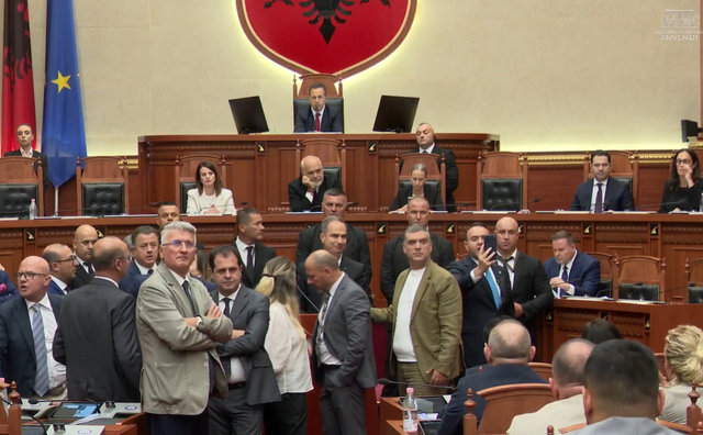 Me k&euml;rkes&euml; t&euml; Ball&euml;s, nd&euml;rpriten punimet e Kuvendit dhe