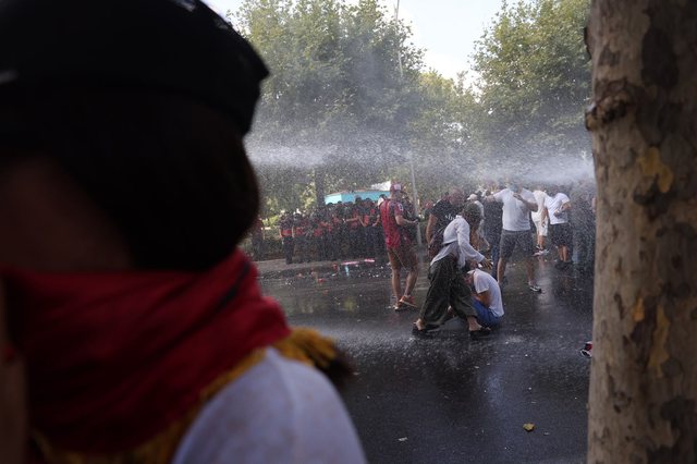 &nbsp;Protesta para Kuvendit/ 17 persona t&euml; plagosur marrin ndihm&euml;