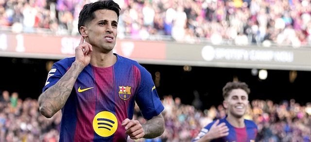 Me pushime&hellip; Jo&atilde;o Cancelo &euml;sht&euml; duke pritur t&euml;
