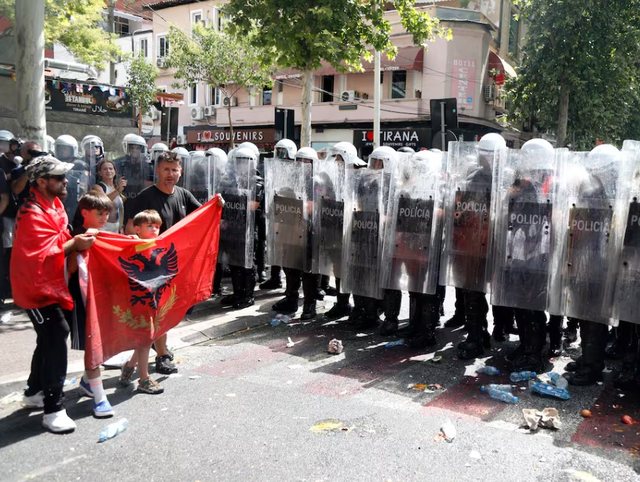 &ldquo;Zona p&euml;rreth parlamentit ishte skena e p&euml;rleshjeve t&euml;