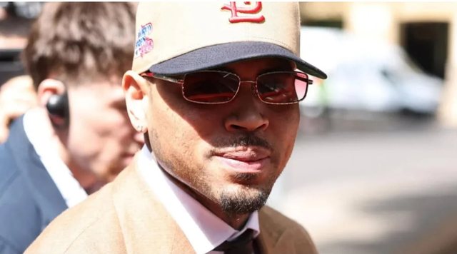 Chris Brown pranon faj&euml;sin&euml; p&euml;r sulmin n&euml; klubin e