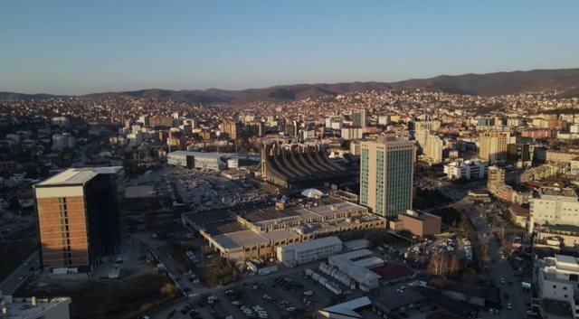 Kosova p&euml;rplaset me nd&euml;rkomb&euml;tar&euml;t/ D&euml;shton mbledhja