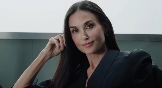 Demi Moore surprizon fansat, paraqitja e ve&ccedil;ant&euml; n&euml; videoklip