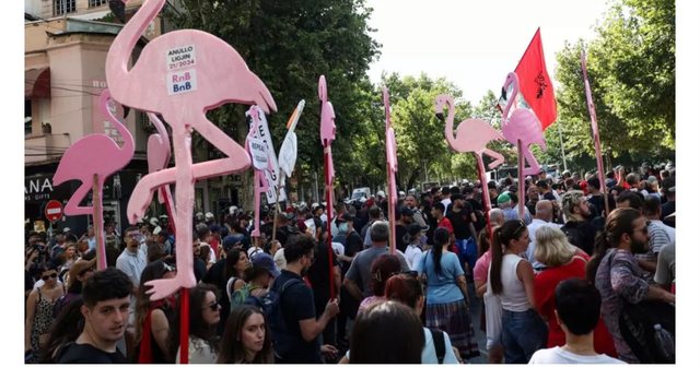 Protesta qytetare n&euml; Tiran&euml;/ Radio shtet&euml;rore franceze: