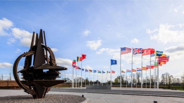 Ishte praktikante n&euml; selin&euml; e NATO-s, gruaja kanadeze arrestohet