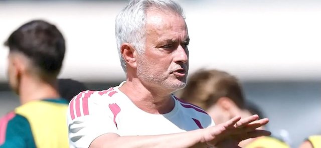 Mourinho identifikon pes&euml; t&euml; papreksh&euml;m, n&euml; skuadr&euml;n e