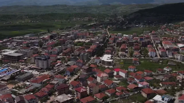 &ldquo;65 mij&euml; minoritar&euml; n&euml; Shqip&euml;ri&rdquo;/ PS k&euml;rkon