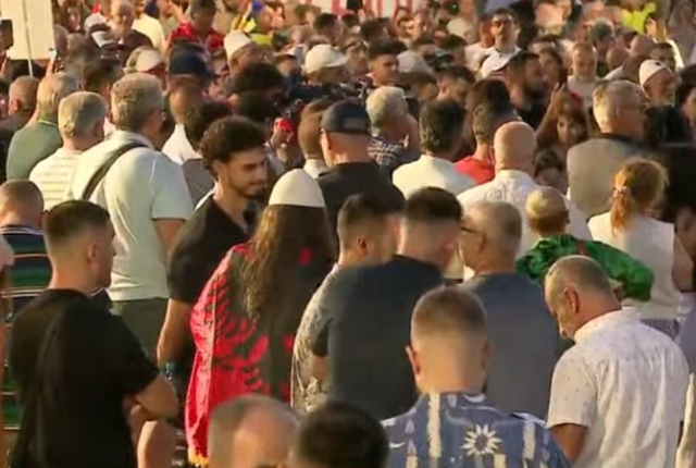 "Pushteti nuk &euml;sht&euml; pron&euml; e jotja"/ Protestuesi: Edi