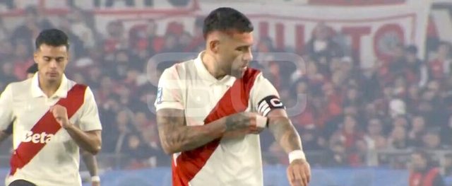 Otamendi, kapiten n&euml; debutimin e tij me River Plate