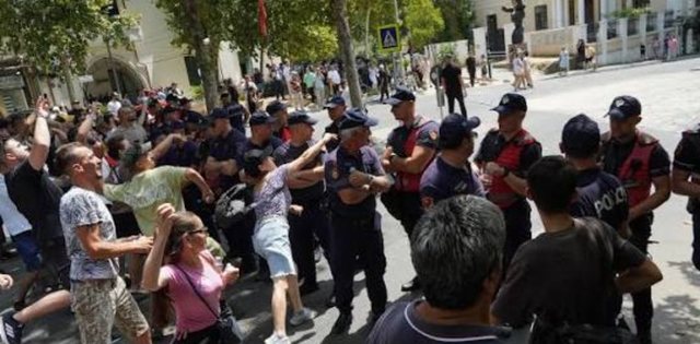 "Edi Rama o legen gjith&euml; Shqip&euml;ria t&euml; urren"/