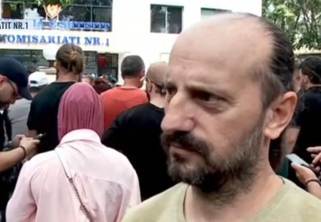 Protesta para Kuvendit/ Protestuesit p&euml;rplasen me policin&euml;: Mos ecni