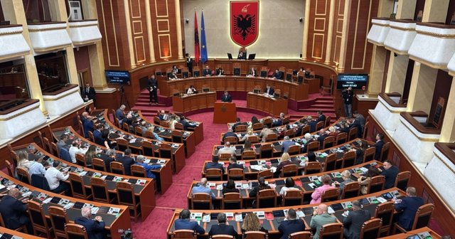 Radio Evropa e Lir&euml;: Debat n&euml; Kuvendin e Shqip&euml;ris&euml; p&euml;r