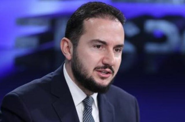 Salianji ironizon Ram&euml;n: Zjarrfik&euml;sit shqiptar&euml; luftojn&euml;