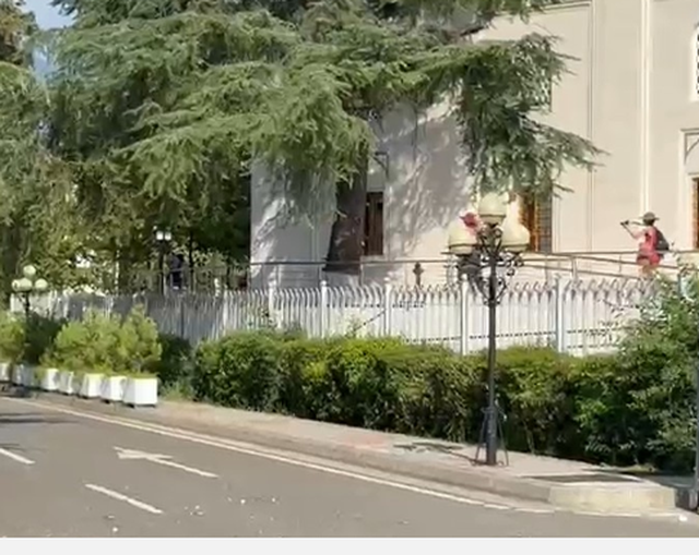 VIDEO/ Sapo p&euml;rfundoi deklarat&euml;n p&euml;r media, Balla goditet me