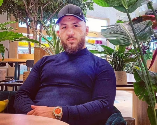 EMRI + FOTO/ Trafikanti shqiptar i drog&euml;s shmang deportimin nga Britania: