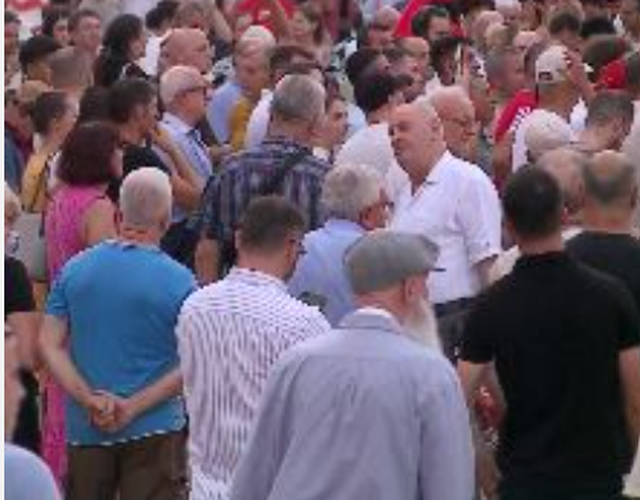 "Rama ia kalon dhe Esat Pash&euml; Toptanit"/ Qytetari:&nbsp;Policia