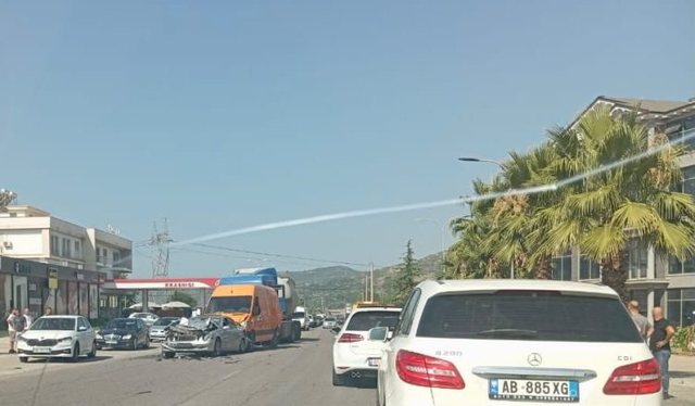 Aksidente zinxhir n&euml; aksin Elbasan-Metalurgji, kat&euml;r mjete