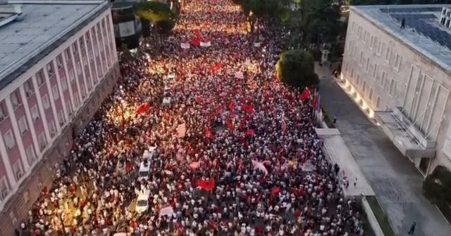 Protesta kundër qeverisë hynë në ditën e 57-të/