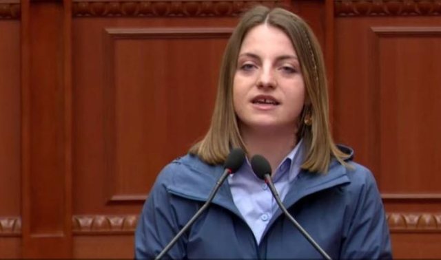 "N&euml;se familjes time i preket nj&euml; fije floku..."/ Marjana