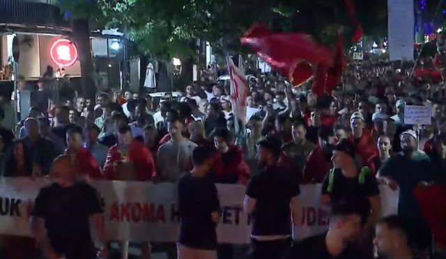 &ldquo;Rama ik"/ Nis s&euml;rish marshimi masiv n&euml; rrug&euml;t