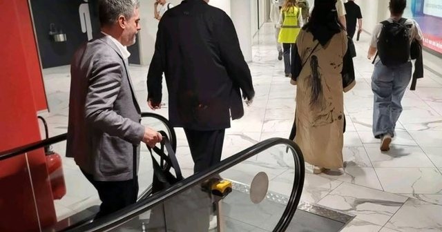FOTOLAJM/ &Ccedil;ifti Rama arrin n&euml; Zvic&euml;r, ambasadori i