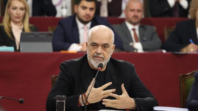 Spiropali mungon/ Rama n&euml; mbledhje me grupin e PS, u k&euml;rkon