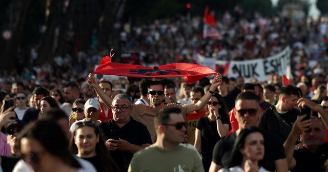 REL: Rama sfidon protestat, nuk heq dor&euml; nga resorti i Kushnerit