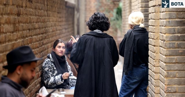 Kultura e kafeneve n&euml; Iran p&euml;rballet me presion politik dhe ekonomik