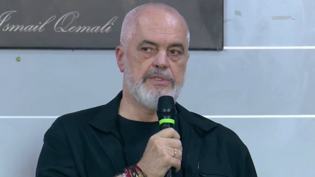 Rama thirrje protestuesve: Jo 5 mij&euml; veta, por 500 mij&euml; t&euml; dalin