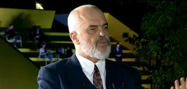 Rama tregon &ccedil;far&euml; i tha Macron: Nuk do t&euml; hap rrug&euml;