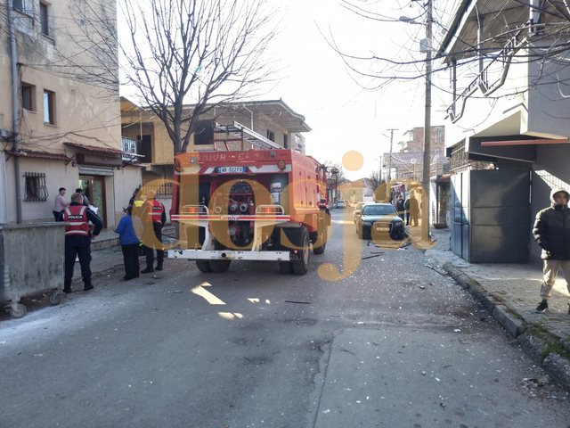 Shpërthen bombula e gazit brenda apartamentit në Korçë,