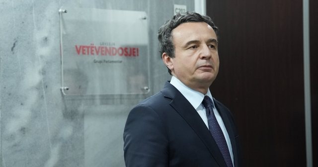 Kurti fton n&euml; takim krer&euml;t e partive opozitare