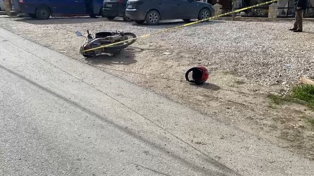 Aksident n&euml; Kuk&euml;s/ Automjeti p&euml;rplas motorin, drejtuesi