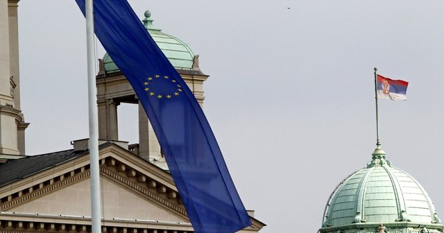 Rezoluta e PE-s&euml;: Serbia po ngec p&euml;r shkak t&euml; sundimit t&euml;