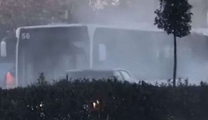 VIDEO/ Merr flak&euml; urbani Kam&euml;z-Tiran&euml;, bllokohet qarkullimi