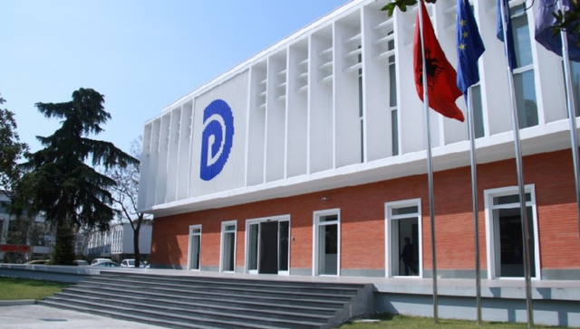 An&euml;tar&euml;sia e PD n&euml; Lushnj&euml; voton p&euml;r zgjedhjen e