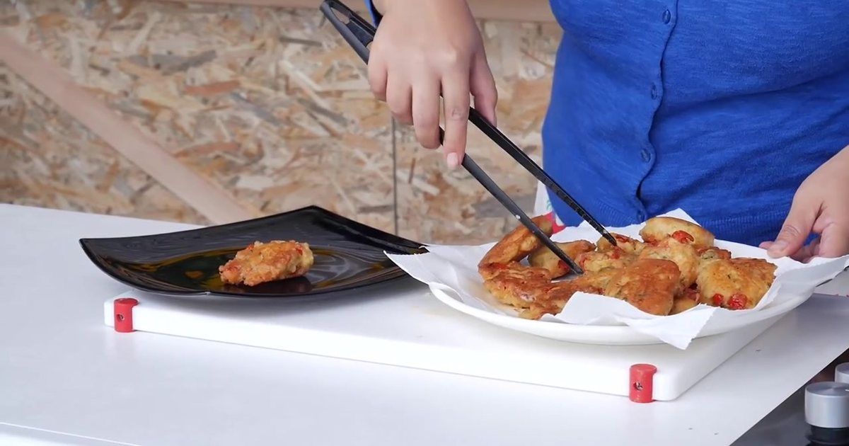 Receta e ditës  Petulla me domate që shkrihen në gojë