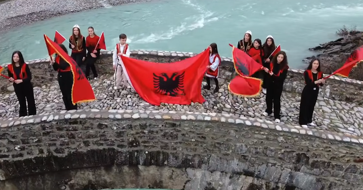 Festat e Nëntorit  Rama ndan videokartolinën kuq e zi 