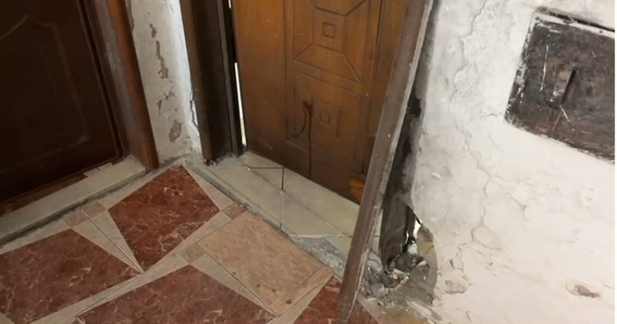 Shpërthim tritoli në portën e banesës të së moshuarës gjatë natës në Vlorë 