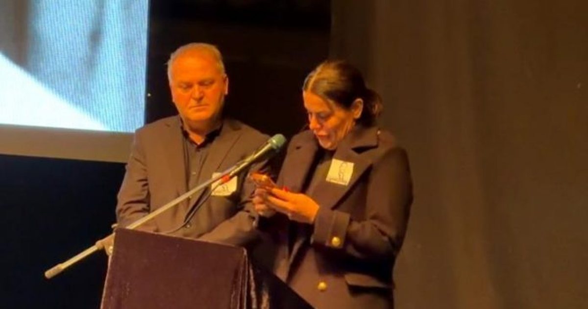 Big Mama në lot  Po të përcjell nga skena ku u rritëm 