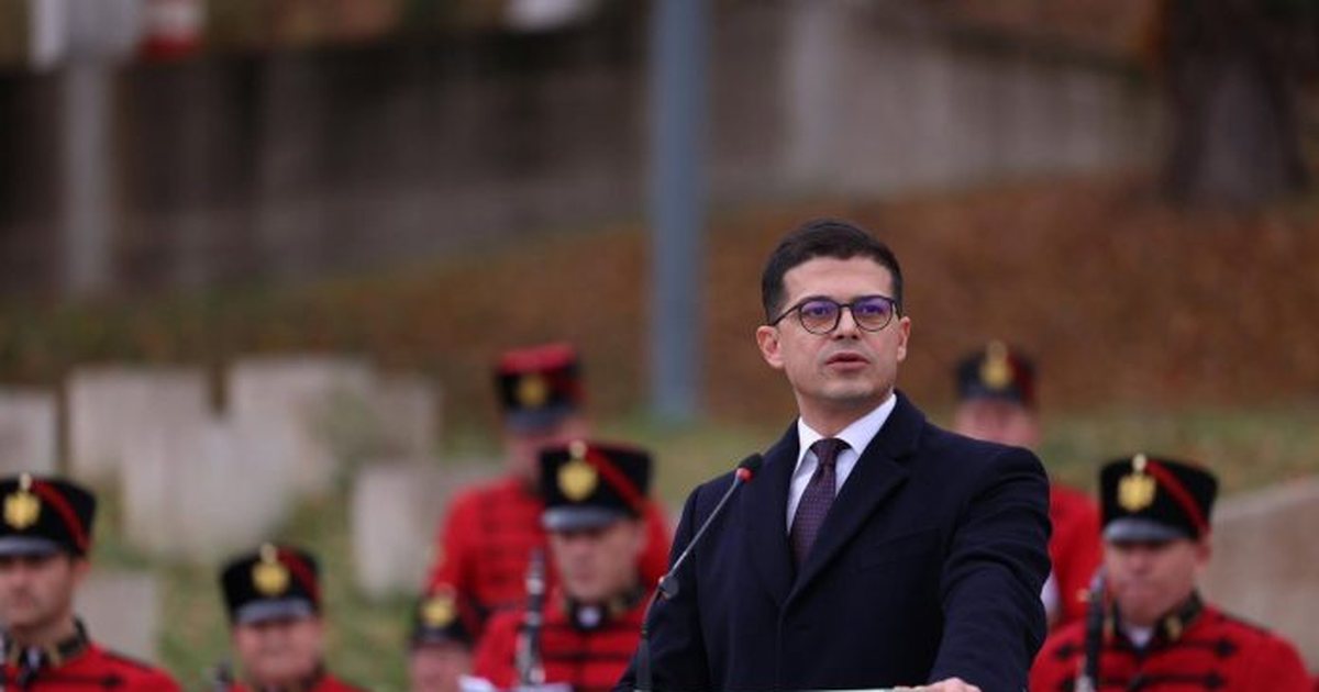 Fake news  Pirro Vengu u akuzua se ka marrë djalin e tezes zëvendësministër