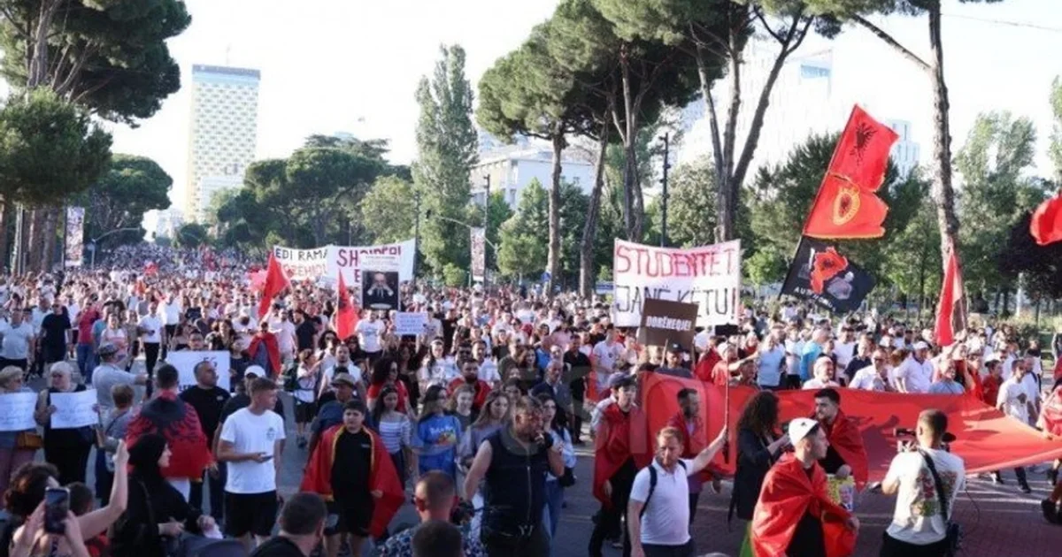 veteranet-e-uck-se-mos-e-perdorni-flamurin-tone-ne-proteste