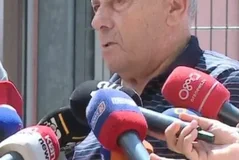 Familja e Aleks Nik&euml;s i d&euml;rgon let&euml;r t&euml; hapur ambasadorit