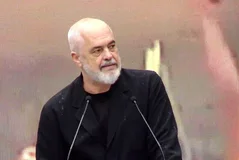 Rama kujton 26 majin 1996 nga Kor&ccedil;a: Socialist&euml;t u